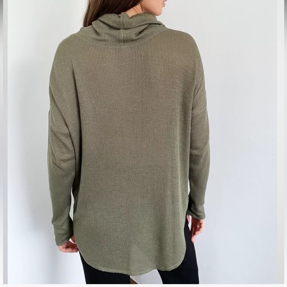 Aritzia Babaton- green thermal cowlneck - Picture 3 of 6